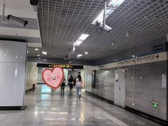 -陆家浜路(地铁站)