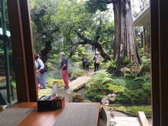 -Chom Cafe and Restaurant