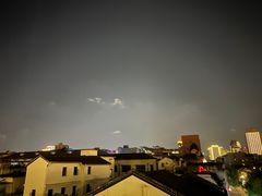-吴山路夜市