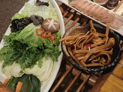 -老牌坊云南鱼豆花火锅(哈西万达店)