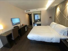 -桔子酒店(上海西藏北路地铁站店)