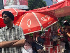-詹爷爷乌节路街头冰淇淋