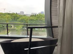 -上海滴水湖皇冠假日酒店