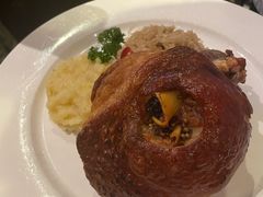 烤猪肘配酸菜土豆泥-兰特伯爵西餐厅·啤酒屋(方庄店)