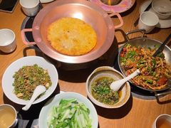 -吃饭皇帝大土家民族菜(荟聚店)
