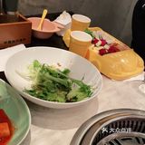 选在毕真烤肉集市，这里肉很大块，厚切的原味牛肉