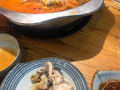 -野山舂·贵州现舂酸汤火锅(鸿通城店)