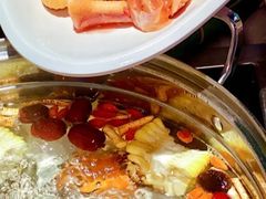 -尚尚仙·酸汤猪手·猪肚鸡火锅(华联万柳购物中心店)