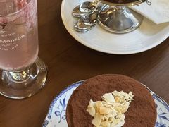 -Café Monson