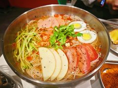 -山野的朋友露营炭火烤肉