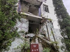 -四川汶川特大地震漩口中学遗址
