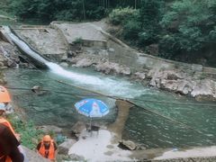 -安吉龙王山峡谷漂流