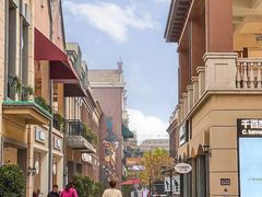 -王府井奥莱临潼小镇(临潼店)