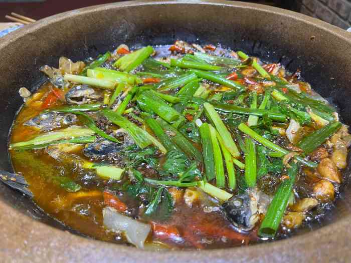 渝城鼎合·石锅土鲫鱼-"外地人来重庆旅游的话,重庆的土鲫鱼一定要.