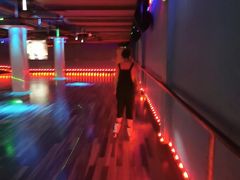 -奔马滚轴溜冰场