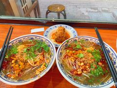 -爆炸头阿姨小四川正宗川味小吃(无任何分店)