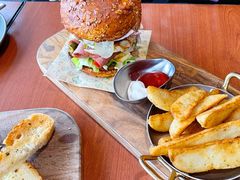 双蛋指椒牛肉汉堡-魏斯理汉堡(西安沣东吾悦店)