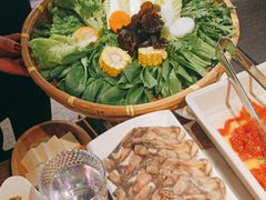 -尚尚仙·酸汤猪手·猪肚鸡火锅(华联万柳购物中心店)