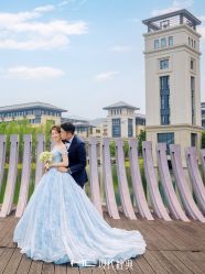 -现代经典婚纱摄影