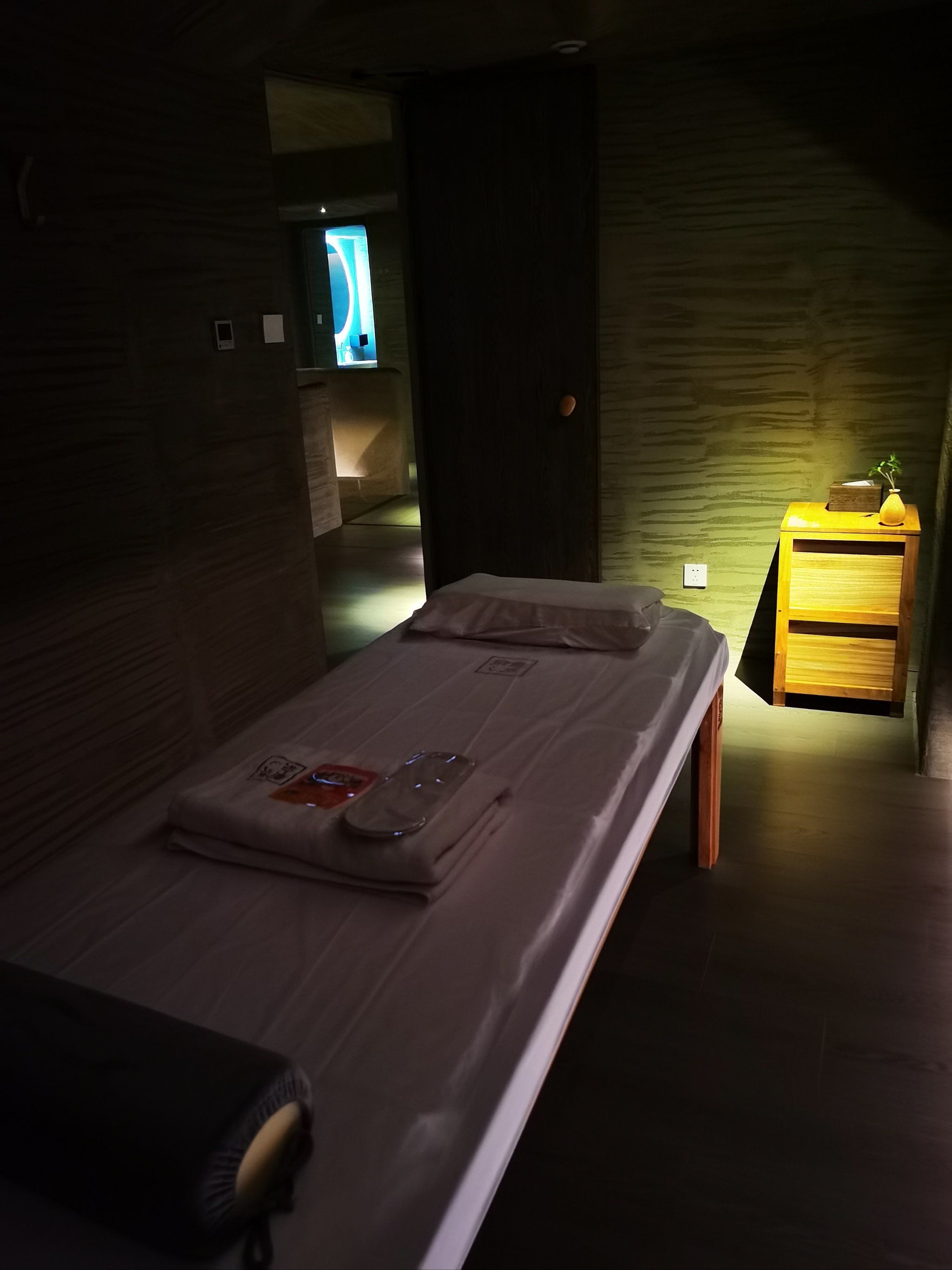 这家spa环境优美,服务专业周到.按摩师