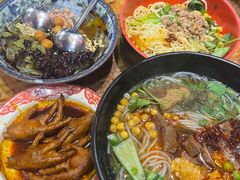 -爆炸头阿姨小四川正宗川味小吃(无任何分店)