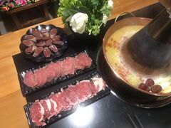 -果松木炭酸菜铜火锅·外婆参鸡汤