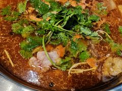 老凯俚酸汤鱼-野山舂·贵州现舂酸汤火锅(鸿通城店)