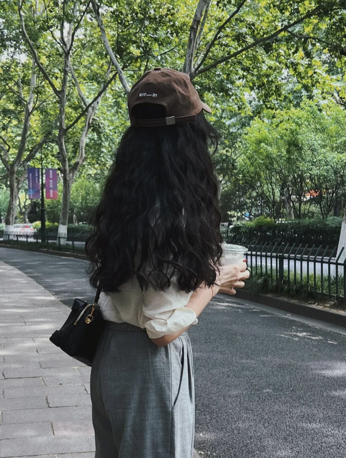 •烫发推荐～懒人都爱的\\n烫发没想到长发女生烫法式卷发这么好看