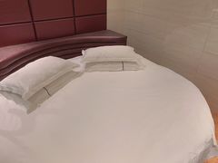 -肯定精品酒店(南京龙江地铁站省妇幼保健院南门店)