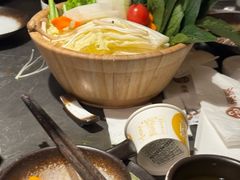 -湊湊火锅·茶憩(杭州湖滨银泰in77店)
