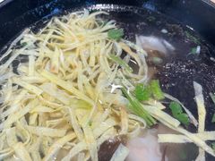 上海小馄饨-玖鲜小笼(中山广场店)