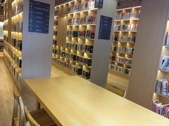 -漕河泾街道图书馆(漕河泾社区文化活动中心店)