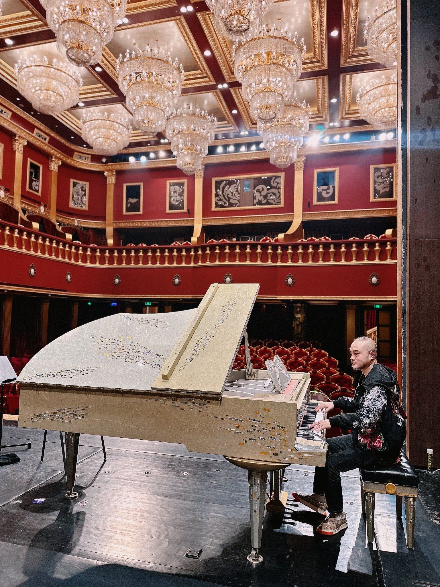 全球仅有三台的水晶钢琴