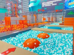 -极限PLAY运动娱乐新世界·团建派对潮玩休闲馆·室内蹦极高空游乐园