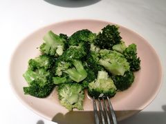 培根蒜蓉炒西兰花-杯子红牛排(创意产业园店)