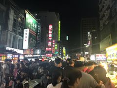 -六合夜市