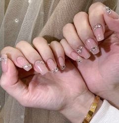 -花岐款式专研健康美甲沙龙
