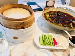 面皮和卷烤鸭的蔬菜-漢舍中国菜馆(889广场店)