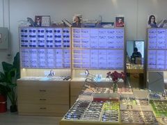-天空之镜眼镜店蔡司依视路配镜授权零售店(望京颐堤港店)