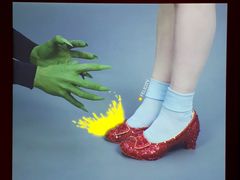 -Nathalie Djurberg与Hans Berg“牛皮纸包裹的月亮”-Prada荣宅当季展览