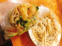 裹凉皮-陕西周记·手工米皮老店(工人路店)