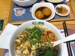 -呷佬·长沙手工米粉(金沙江路店)