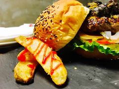 -HIGH FIVE哈福手工汉堡(桂林路店)