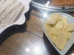 -亮欢寨酸汤鱼(沙冲路店)