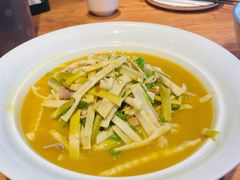 青笋肉片-帅巴人舅母子腊蹄民俗村