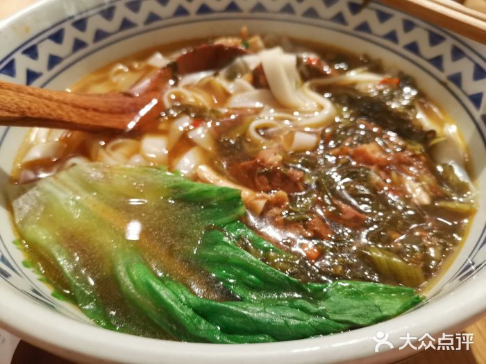 三两粉(深圳壹方城店)酸菜牛腩粉图片