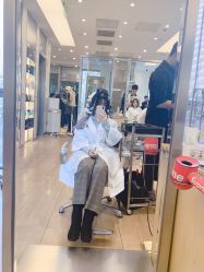 中发-简法造型·品牌形象店