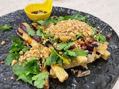 花生捞起紫茄条-麒麟中餐厅·经典粤菜·地道菜式老字号(广州长隆酒店)