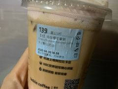 珞珈樱花拿铁-luckincoffee瑞幸咖啡(香港名店街店)