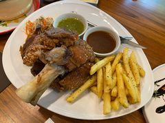 -Chom Cafe and Restaurant